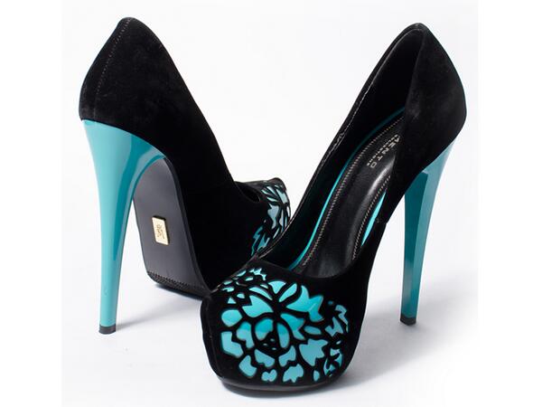 MomentoCo's tweet photo. I N T R O D U C I N G our very own best-seller - F L E U R. Grab a pair now before your size runs out !!! ♥♥♥ http://t.co/9PsemARyFf