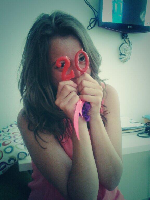 EmcSara's tweet photo. Mooooooolts d'anys viejecitaaa mevaaa!! Testimuu  @NuriaBorrasP ♥ http://t.co/wks3JWXob1