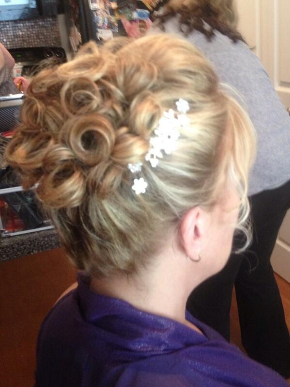 ShearxGenius's tweet photo. Mother of the bride! http://t.co/Hn1z9hUyE7