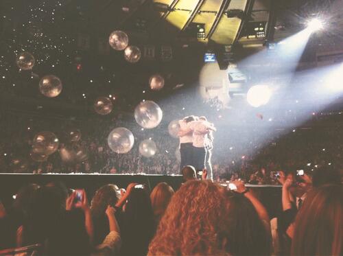 BbfRdz's tweet photo. @onedirection 3 Years <3 http://t.co/FSM8U29SnQ