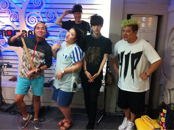 mbcsimsimtapa's tweet photo. 혼이 쏙~ 빠지고 기가 확~빨린 탓인지 두시간만에 더 슬림해진 안재현씨. 이렇게 웃기는 라디오는 처음이라며 볼을 부여잡고 갔습니다. 오늘부터 안재현이 좋아하는 라디오는 뭐다? 신동의 심심타파!! 빠밤!!! http://t.co/6XInOvjjHS