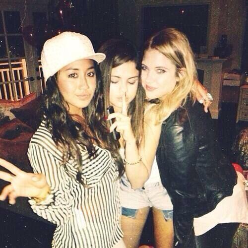 sgthoughts's tweet image. SSH I'm drunk.