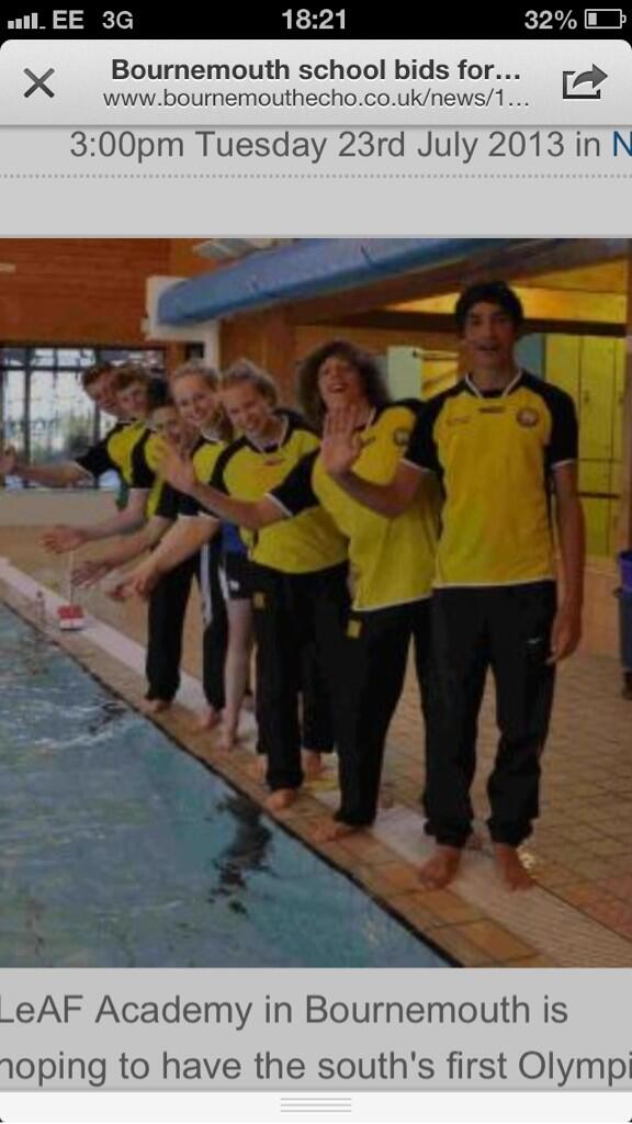 The picture on the echo website today omg 😂😂😂 @maddy98_20 <a href="/ToddPrice_/">Todd Price</a> <a href="/Davoo_thedude/">David Martins</a>