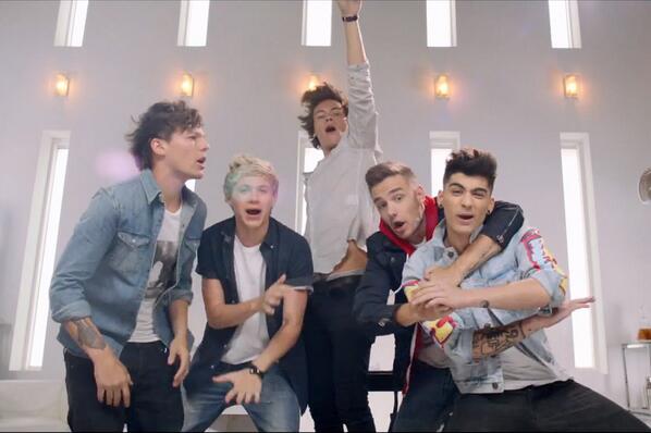 JustSimonCowell's tweet image. Congratulations @onedirection on breaking the @VEVO record with 10.9 million views in 24 hours for #BestSongEver