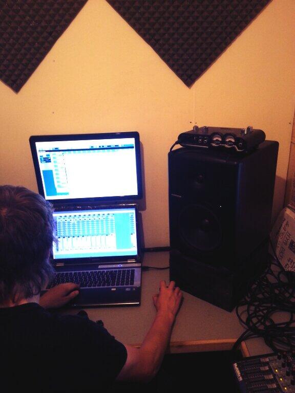 DamnClickers's tweet image. Recording drums with Harry G of @AWorldDefined #DamnClickers #music #recording