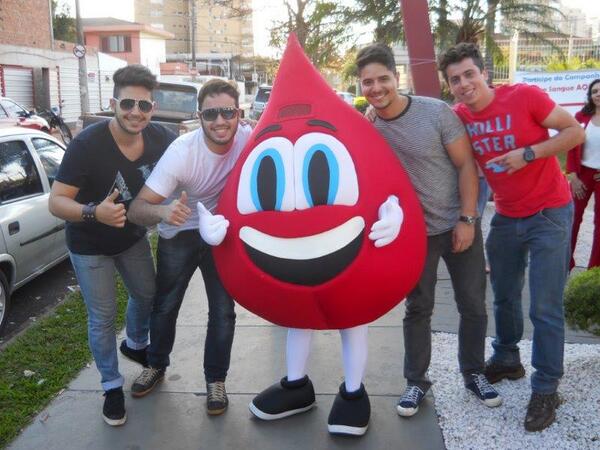 DoeSangue's tweet photo. Jr e Lucas - Marcos e Vinicius...SANGUE BOM NA ÁREA http://t.co/xVkI3awBhN