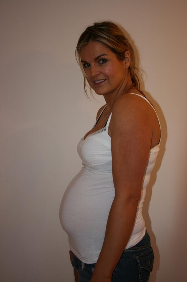 New Mums. If the <a href="/OK_Magazine/">OK! Magazine</a> #Kate cover has made you feel bad, here's me 2 months post baby. YOU MADE A HUMAN! x