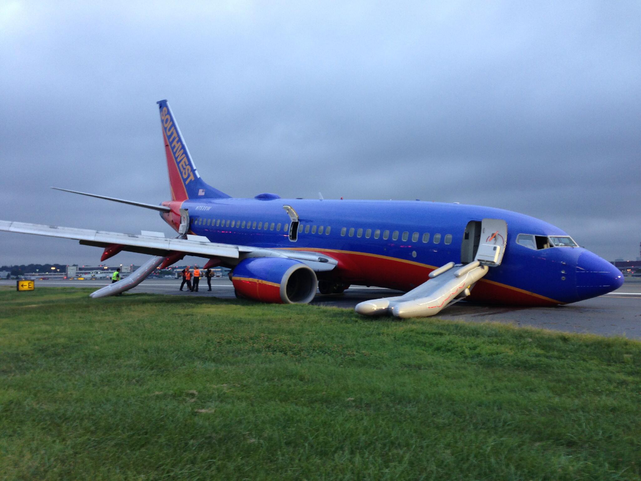 Показать авиарейсы. Рейс 1771 Pacific Southwest Airlines. Southwest Airlines Flight 345. Самолет цветной. Расцветки пассажирских самолетов.