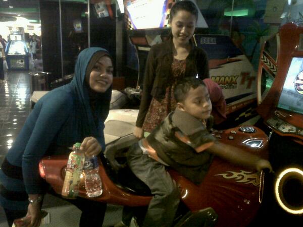 VjHarryK's tweet photo. @cacamarcia@halooo Deren sdh bsa main Dram blm nehhh ??? http://t.co/FrS6nSzmhX