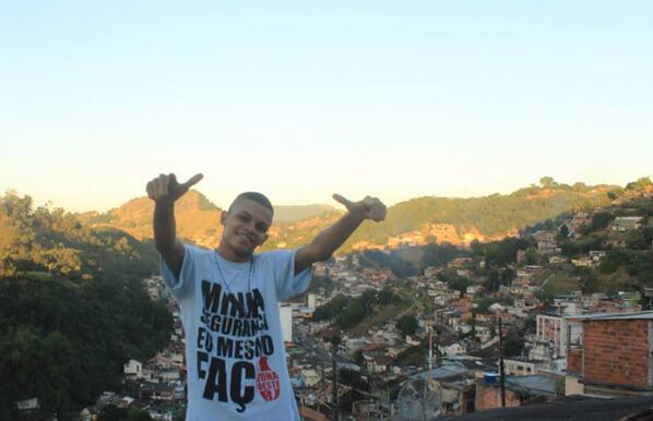 mcmanerinho's tweet photo. Ensinamento da favela, foi muito bom pra mim http://t.co/CSN1tea8Cd