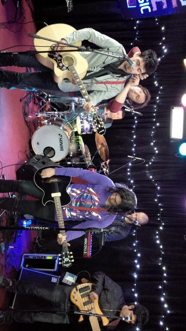duolasociedad's tweet photo. En prueba de sonido a las 20:00 por terra.cl terra Live music http://t.co/B8XqSghbJe
