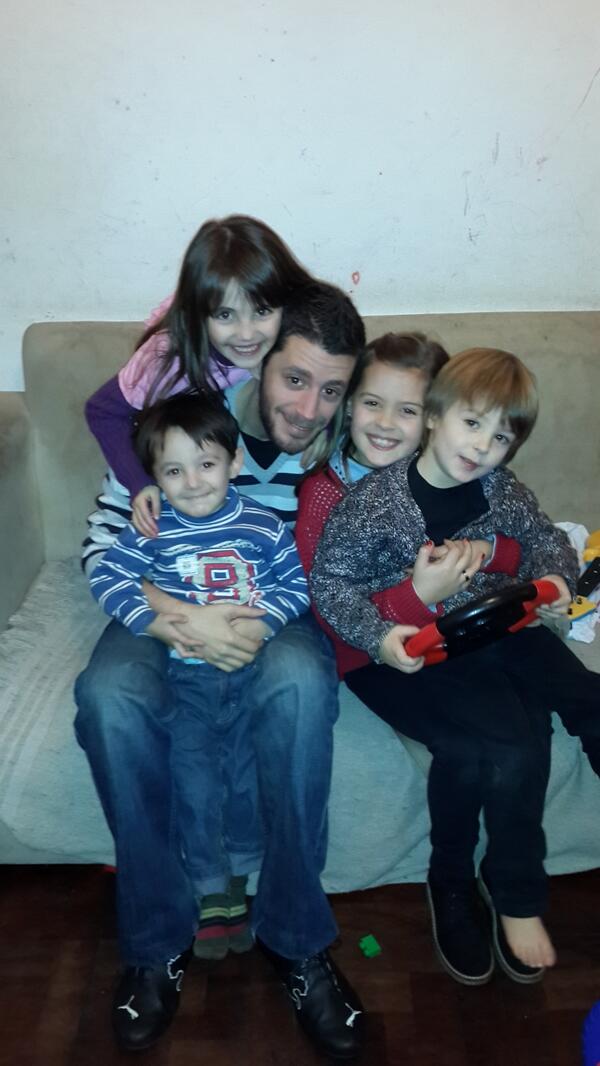isekarock's tweet photo. Todos con titi! http://t.co/CH7ijITVi0