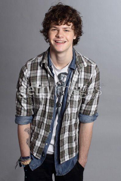 ITweetTheWanted's tweet photo. Just Look how innocent he is, no. Jay a not 23 just no. http://t.co/Wmonz2usaC