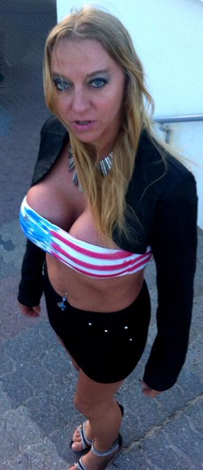 nouvelle petite photo, bisous les amours http://t.co/vpRGUfqSWS