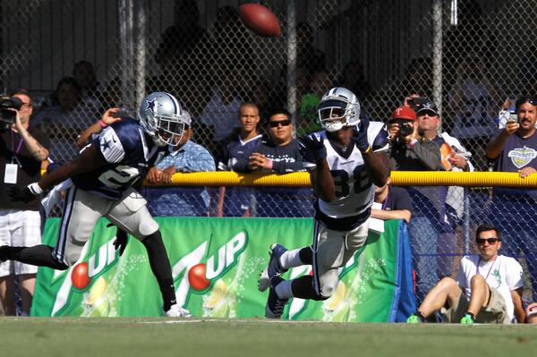 Coach_OG's tweet image. Dez Bryant's diving catch today  vs. Mo  #mebro