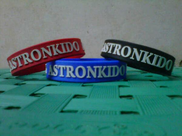 reloadstuff's tweet photo. Selain dapat potongan 20% gelang2 itu juga bisa jadi punya kalian... Soooo, come and visit our store.. @Astron_kido http://t.co/VB5IYBGzbp