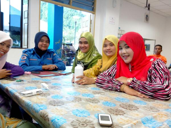 SyiellaDhaud's tweet photo. Ceramah vs berbuka puasa di jpam perlis brsama kngkwan.. @ieka_azzemi @DeQna87 @Tiny_aje @NuRaInAdNaN1 http://t.co/uo3LTFMiux