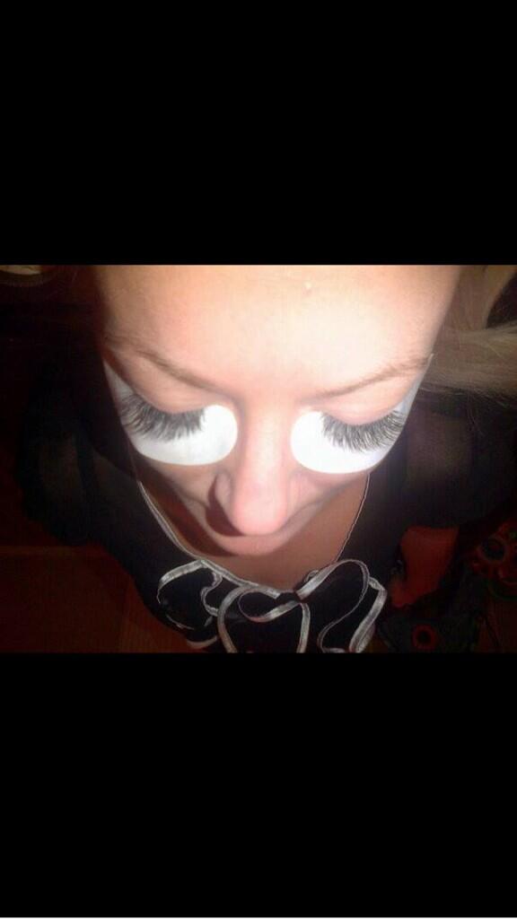louisewalshForm's tweet photo. Full set of lashes £45 xxx http://t.co/mA1iZWymwC