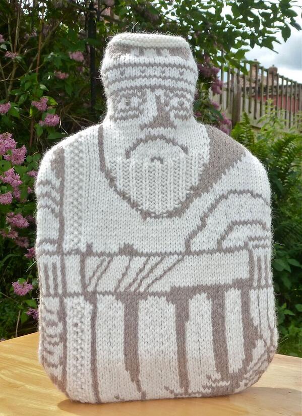 OrkneyProject's tweet image. Still time to knit a masterpiece 4 #festarchknit Check out this Lewis Chessmen inspired piece! bit.ly/194F94K
