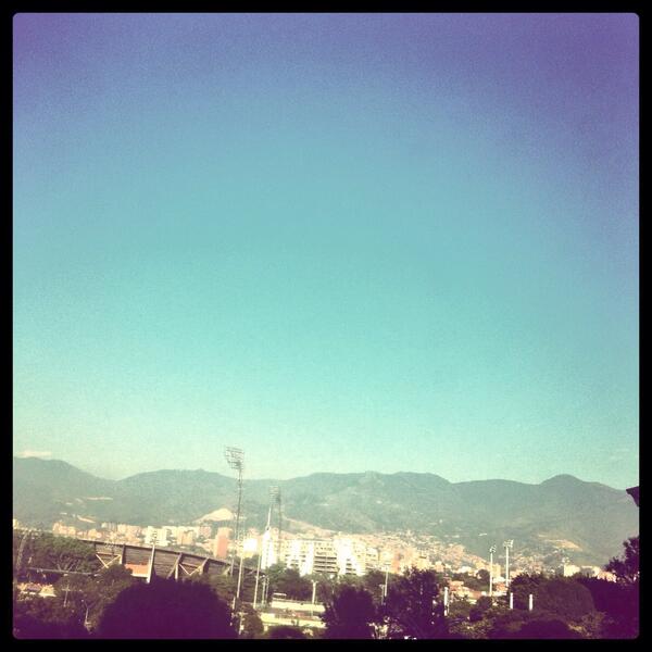 Chew_Lips's tweet photo. Morning Medellin. http://t.co/hsbxwtfK6r