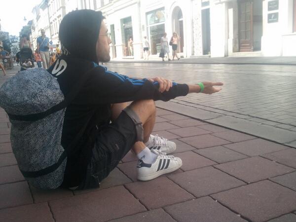 alexdenicolas's tweet photo. Es duro, pero @AdrianoCardhu ha tenido que tirar de indigencia para sobrevivir #INT13 http://t.co/JO6r0fepQc