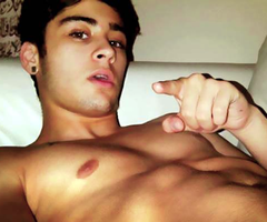 fandomofsecrets's tweet photo. One Direction's Zayn Malik has a naked picture out too, only of his dick though! COMING UP NEXT TWEET. http://t.co/vVRIlFQiJ4