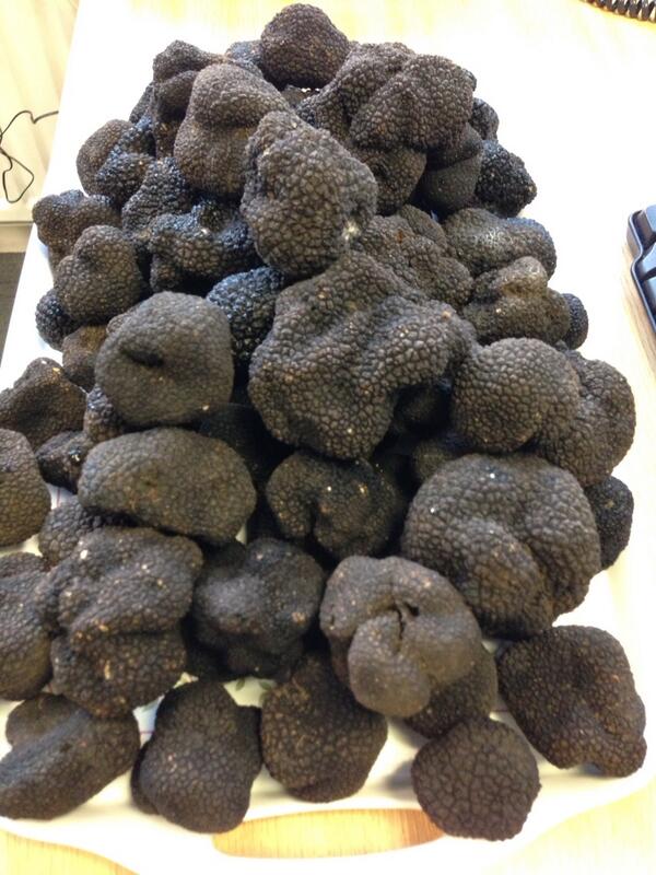 jameswellock's tweet photo. Ever seen a truffle mountain 18p per gram http://t.co/fHzal2CMBF