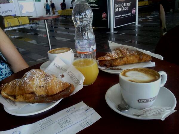 Elen_sanchez's tweet photo. Ultimo desayuno italianoo!! Ci vediamo Torino!! @UnciaDorada http://t.co/Iu7WCY1HJo