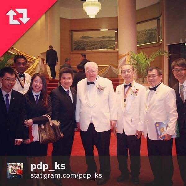lionsclubs's tweet photo. #LeoClub of Penang (City) members with International President Barry Palmer. #lionseverywhere @pdp_ks http://t.co/HARVJPNScw