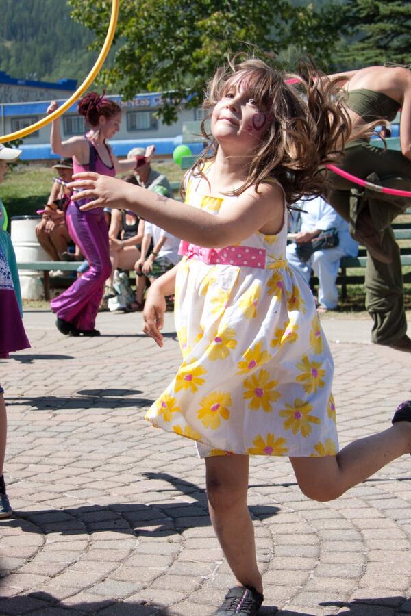 FernieLibrary's tweet photo. The #Fernie Children's Festival is Sun Aug 11 in Rotary Park 10 to 2 pm.  Great fun for the whole family &amp; it's free http://t.co/aAqhO28ack