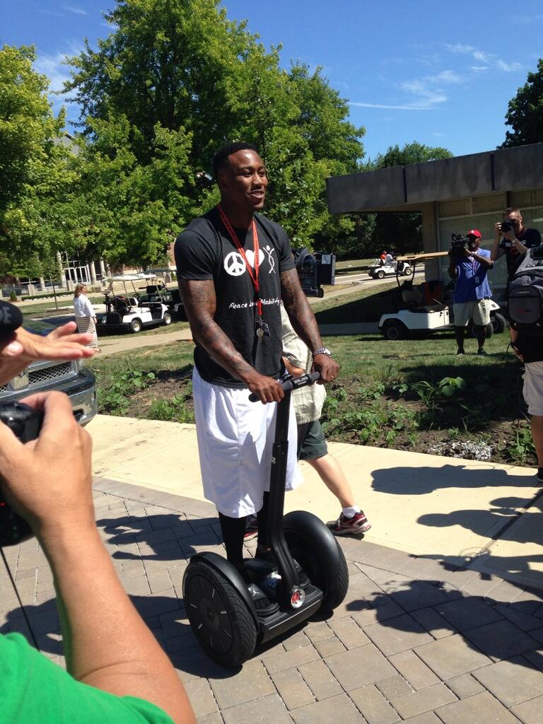 Brandon Marshall arrives at Bears training camp riding Segway (Photo)