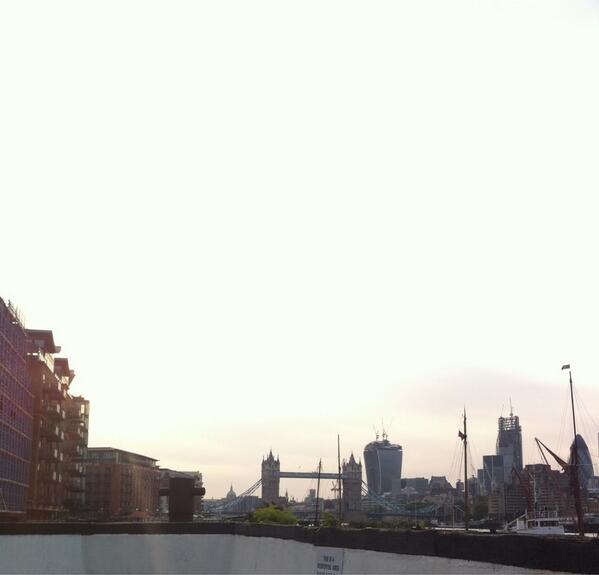 HollinsheadAmy's tweet photo. View from this evenings studio @Natalie_Dodd http://t.co/kfmSgZq1eS