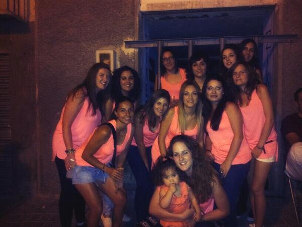 MARINAPL87's tweet photo. #fiestasmoratalla13 con @McarmenMaka @Laura_lgz @mariajo_se87 @nomeconforma @mdm_boom @vir_vf @vane_mencha @ http://t.co/dlaV39dAt4