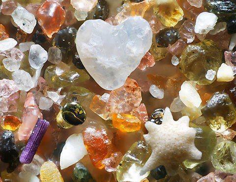 Ahh soo pretty!! “<a href="/UberFacts/">UberFacts</a>: This is what beach sand looks like when it's magnified 250 times. ”