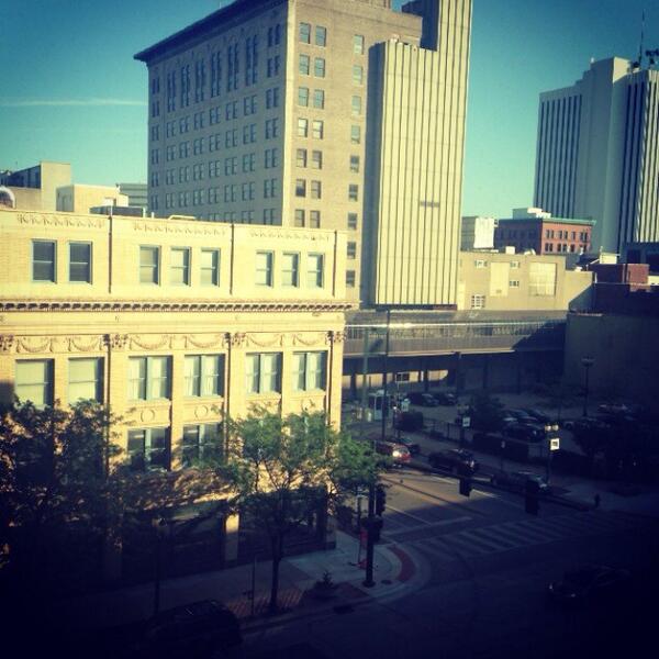 LFSthis's tweet photo. Beautiful view of downtown Cedar Rapids this evening :) http://t.co/frCQT2IQtZ