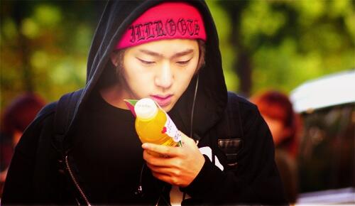 vip4kwon's tweet photo. @Jiseokswife @zicolicious16 @JailedChino @Jiseokswifeu HAHA IM BACK LOL ok Lipaz is going Night Bby http://t.co/28kaVM0eOt