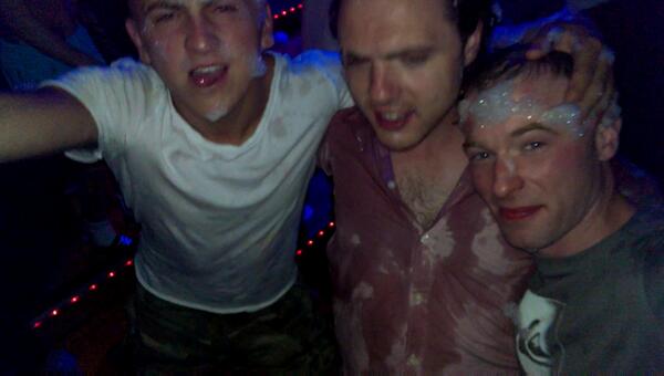 __Giz__'s tweet photo. #soakingwet http://t.co/aaaATmH76n
