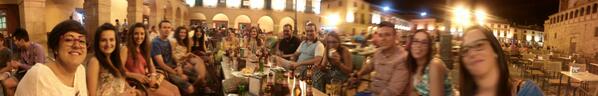 cfldc's tweet photo. De plazeo con las #batumoderns asi da gusto... http://t.co/hKWOX34qvs
