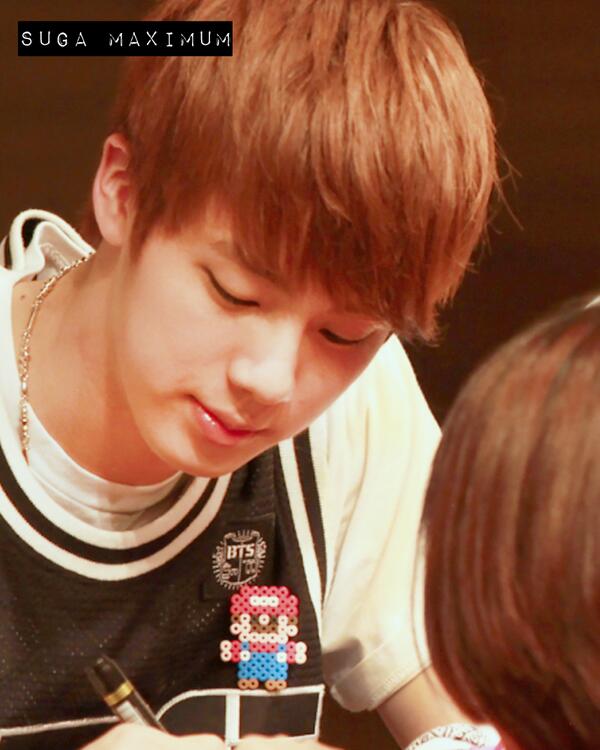 ToTheBANGTAN's tweet photo. [PIC] JIN at fansign (cr.Suga_Maximum) http://t.co/GAywN4DKra