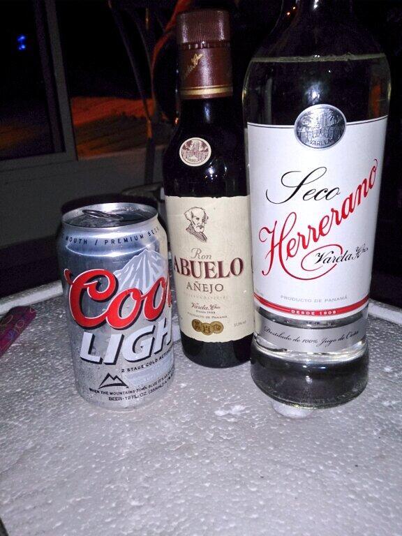 RubyZ18's tweet image. Con @JohnXino @lia02vasquez  e Ivan :) parkiandini