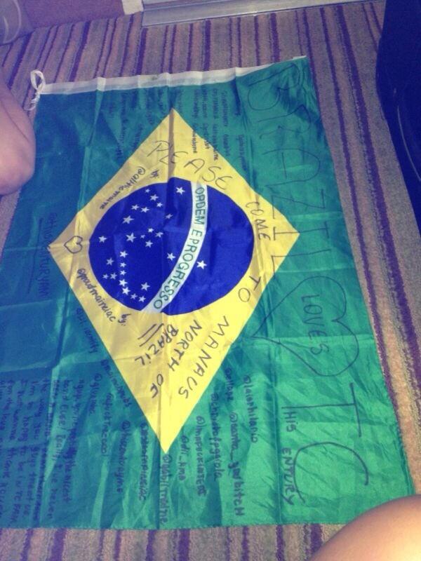 ThisCenturyAM's tweet photo. Gente, essa é a bandeira! Mandem seus users para a @ProudMaineiac http://t.co/zCuR3WHQ6b