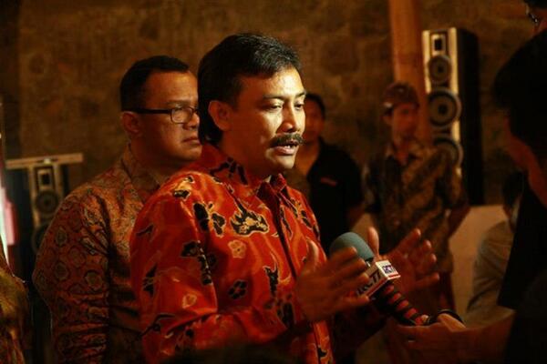EnglishClubELD's tweet photo. Wawancara Mantan Menteri Kpemudaan dan Olahrga Bapak Andi acara makan malam di Bali http://t.co/LPyVfu5z4I