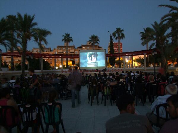 mjvillag's tweet photo. El cine de verano, organizado por cultura en los parques públicos de #Aspe, está teniendo gran aceptación. http://t.co/6dCyDE6XND