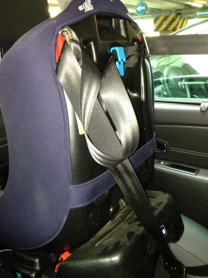 Jiami8's tweet photo. arrrgh. Who invented you? My nemesis of installation and strangulation. #hatebabyseats http://t.co/wVZ7tknLt9