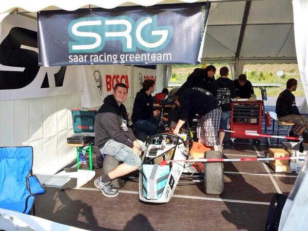 Viele Grüße aus #Boxberg! Feinabstimmung und Testen ist angesagt. Die Stimmung jedenfalls passt ;)
@FormulaStudentG