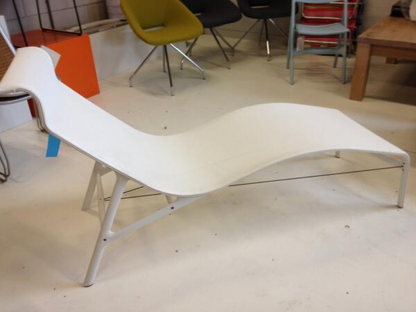 Wat fijn, deze mooie ligstoel heeft een mooie nieuwe tuin in Belgie gevonden om te pronken