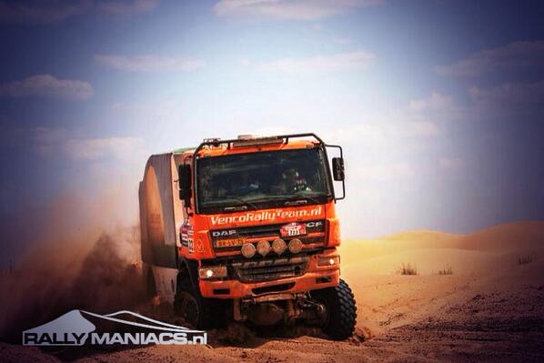 VencoRallyTeam's tweet photo. FINISH! Op naar het podium. Foto's volgen! #Silkwayrally http://t.co/Hu868JSNLk