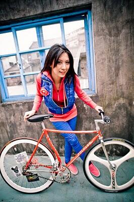 Selamat berbuka puasa sob. berbukanya sama yang manis ya biar afdol