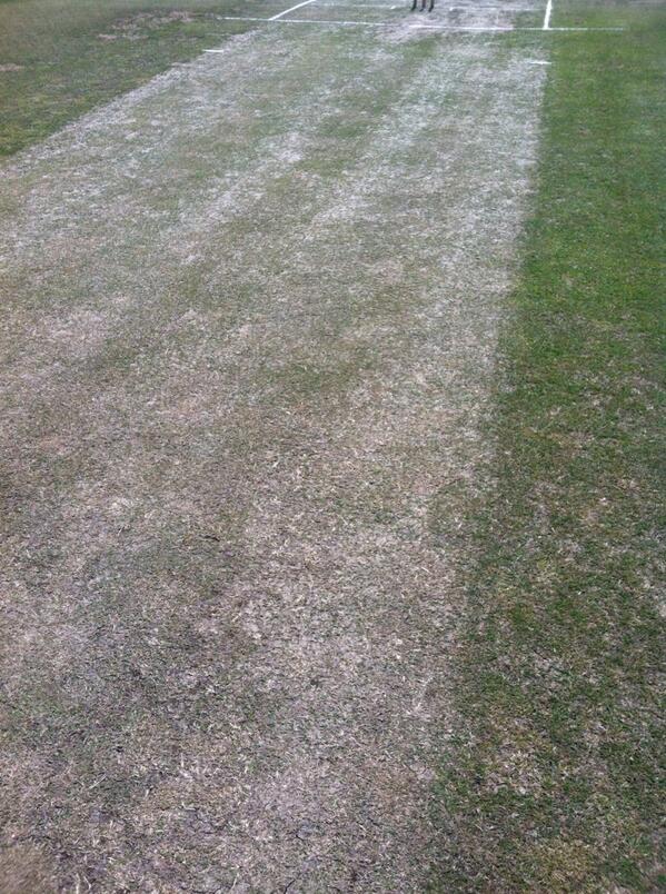 CongsCc's tweet photo. Wicket is looking very dry.. http://t.co/2d3W99gVHI