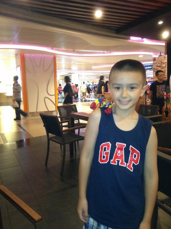 SteenKirkby's tweet photo. At Singapore Airport waiting for flight back to Gold Coast http://t.co/lahQG360ER